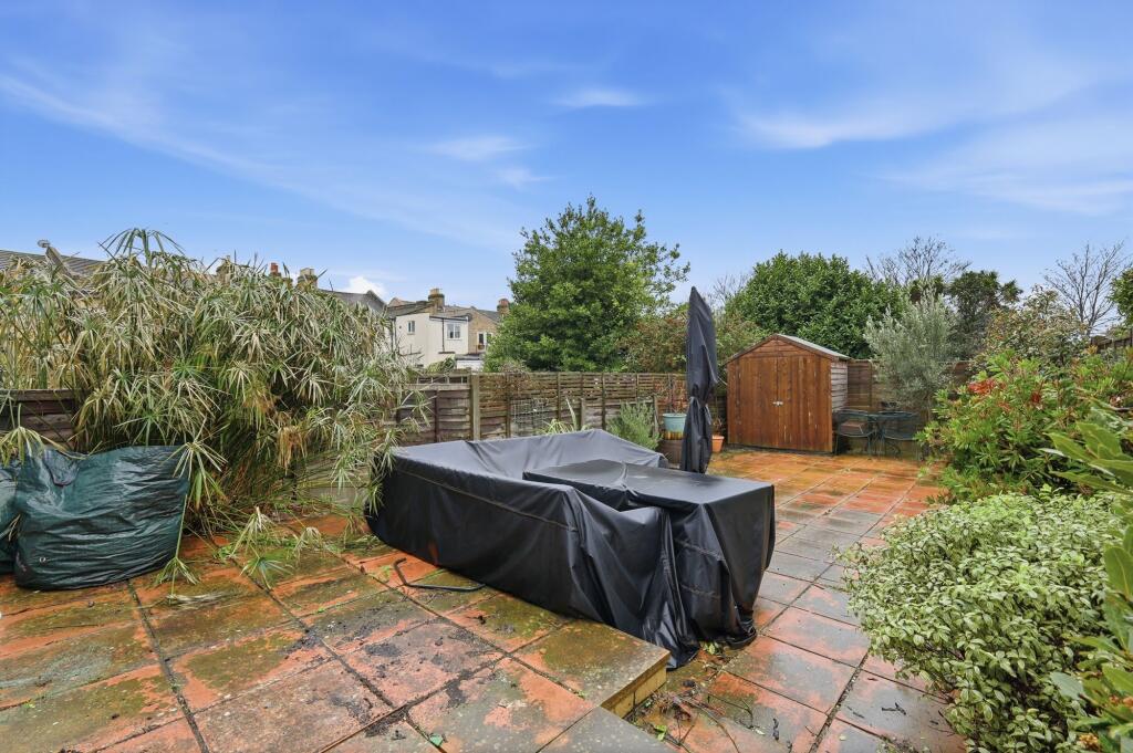 Apartment in London, Leytonstone - View 4