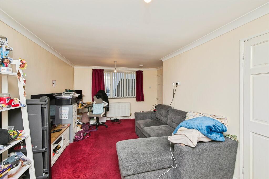 House in East Staffordshire, Winshill - View 4