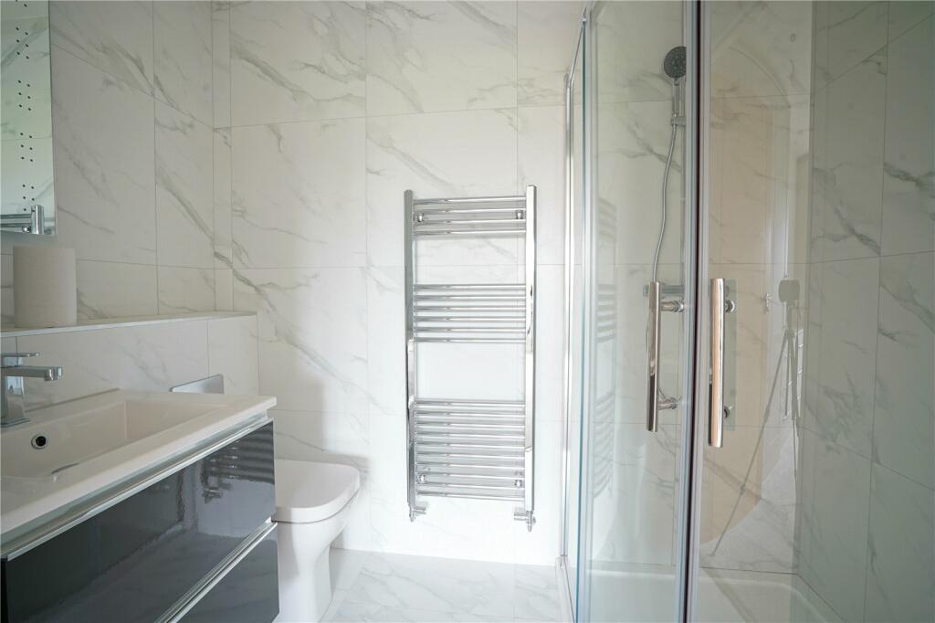 Apartment in Rotherham, Wickersley - More