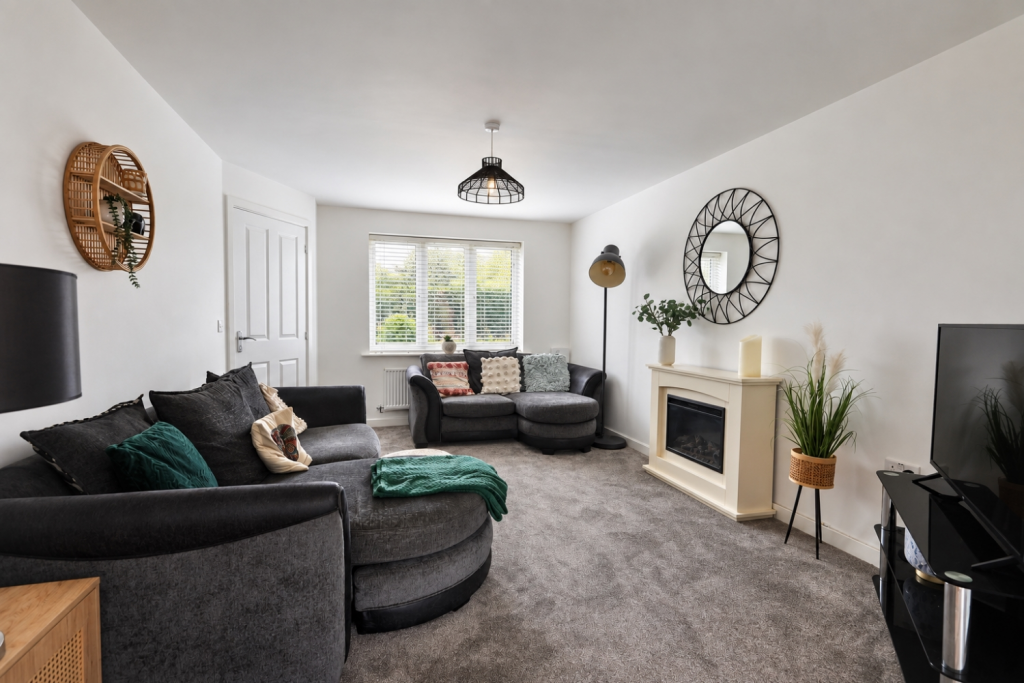 House in West Oxfordshire, Windrush Place, Witney - View 3