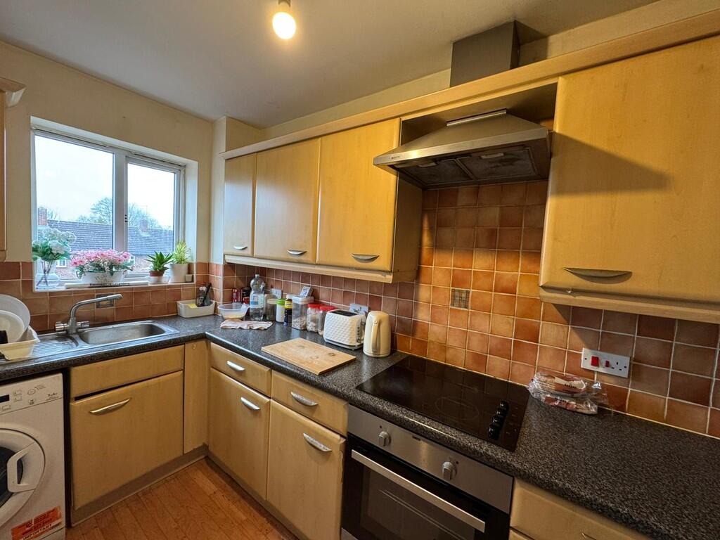 Carmichael Close, Ruislip, HA4 6LQ photo 2