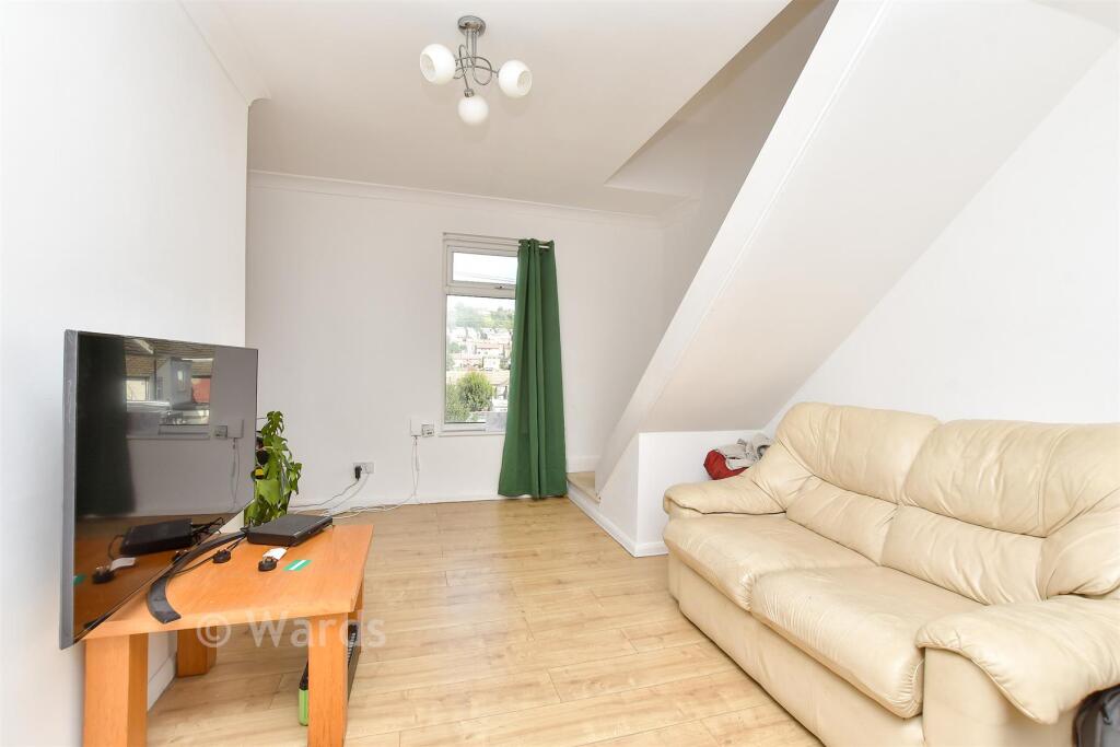 Apartment in Chatham, Medway - View 5
