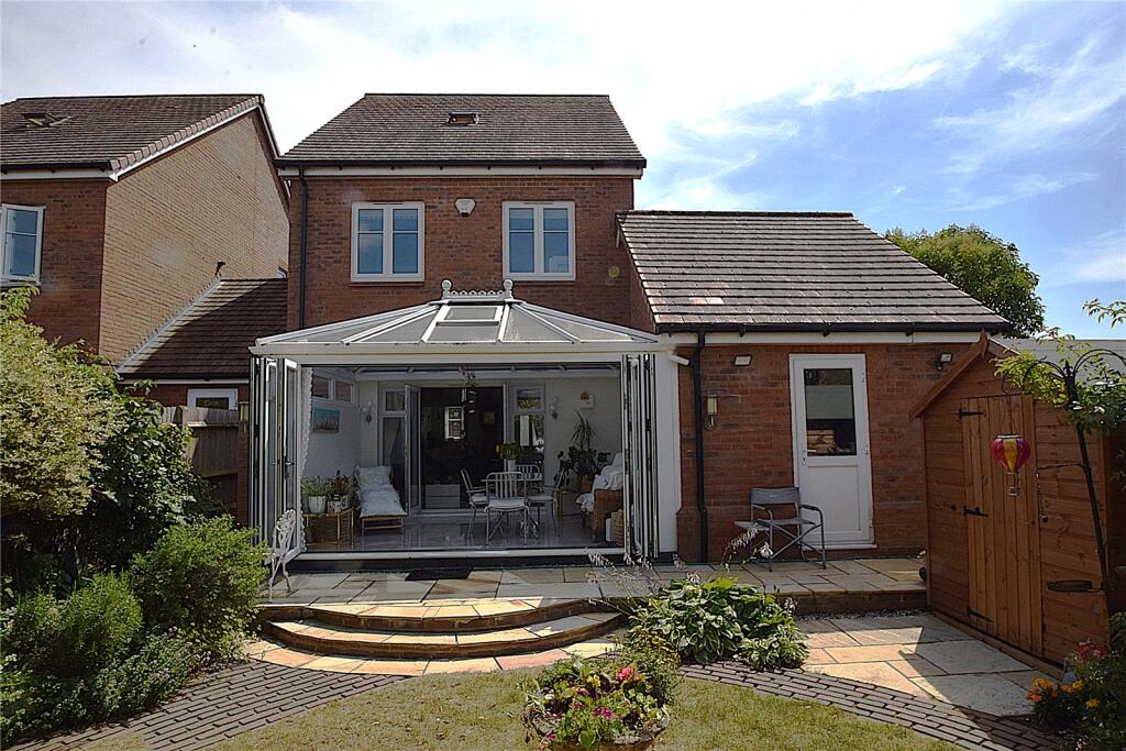 House in Hart, Darby Green, Yateley - More