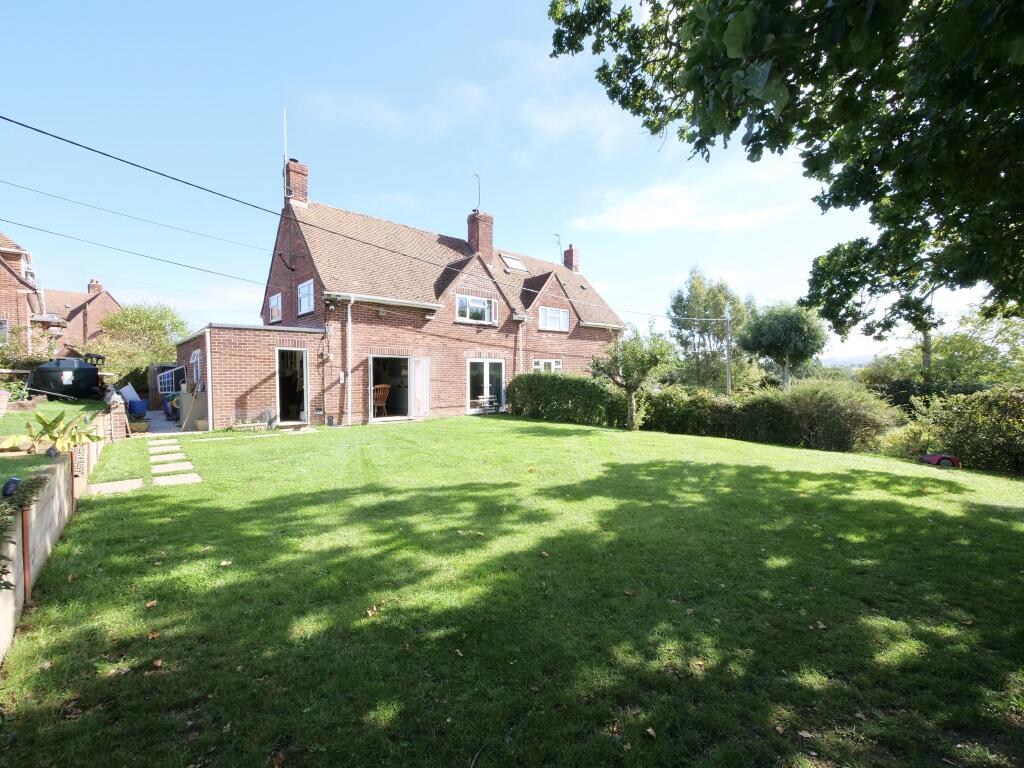 House in Salisbury, Cann - More