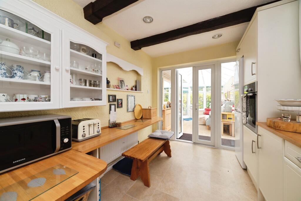 Cedarwood Drive, Hull - View 5