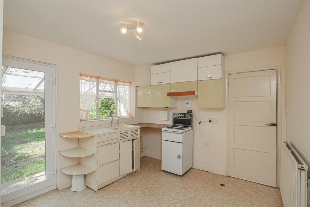 Queen Street, Middleton Cheney, Banbury - More