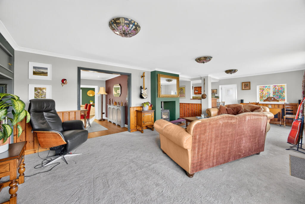 House in Yarmouth, Newbridge - More