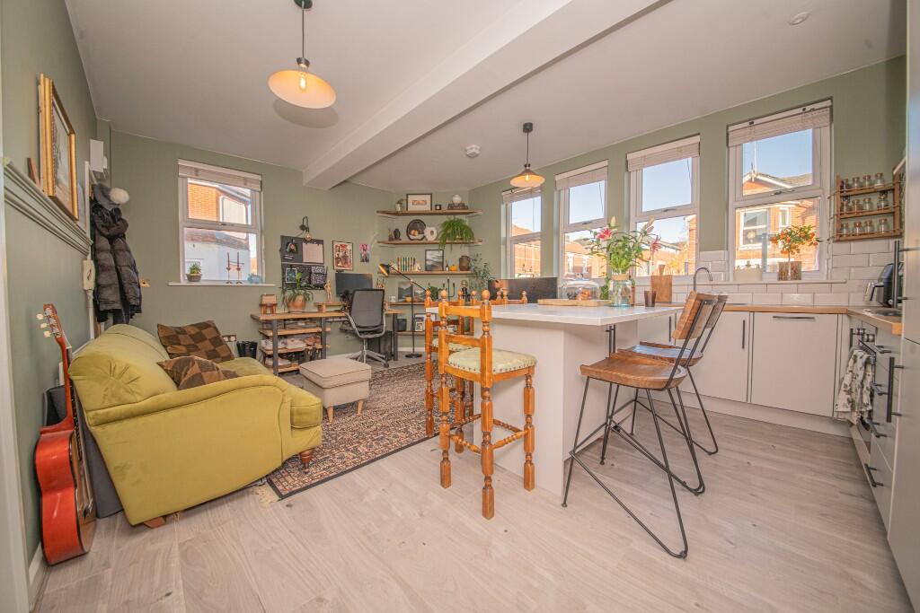 Desborough Road, Eastleigh, SO50 photo 3