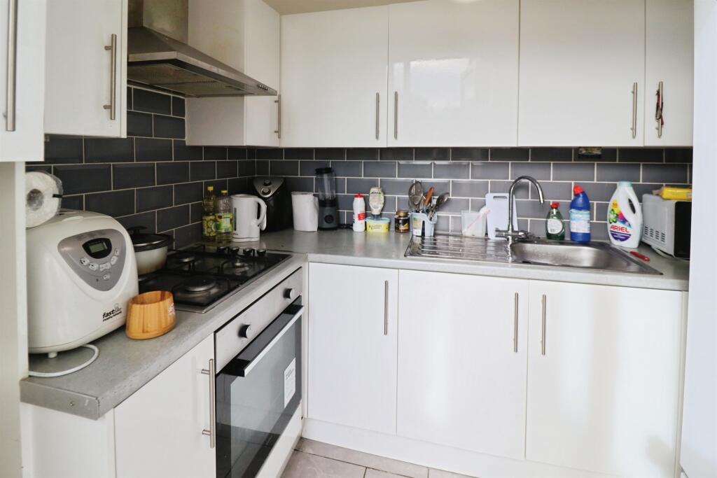 House in Cardiff, Caerau - View 4
