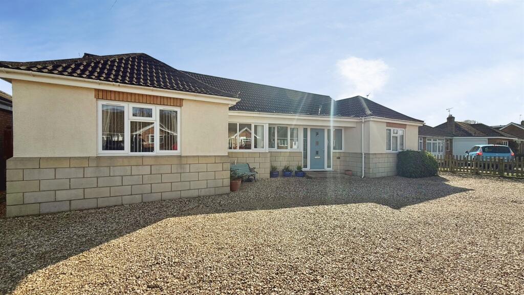 Main image of property: Mountford Close, Wellesbourne, Warwick