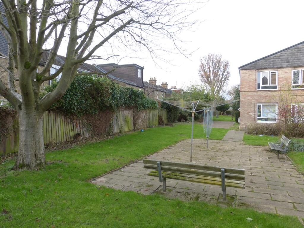 Main image of property: Priors Mead