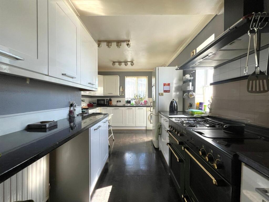 House in Guildford - View 4