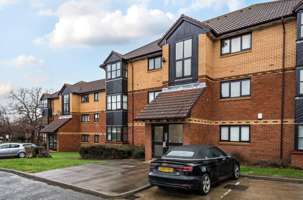 Main image of property: Medesenge Way, Palmers Green, London, N13