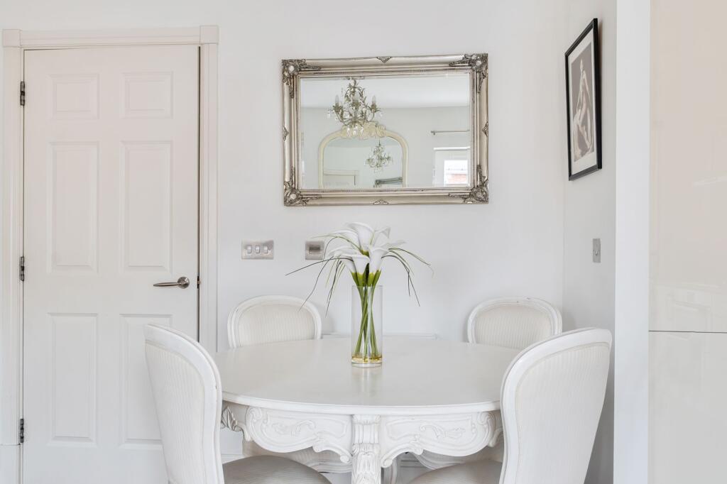 Apartment in Kingston upon Thames - View 5
