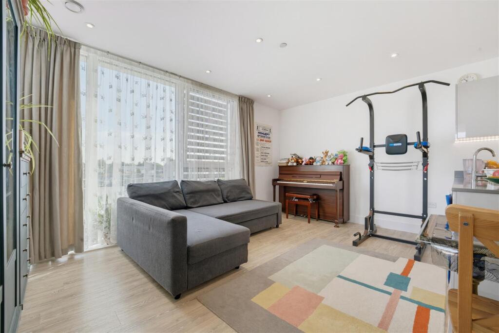 Apartment in London - More