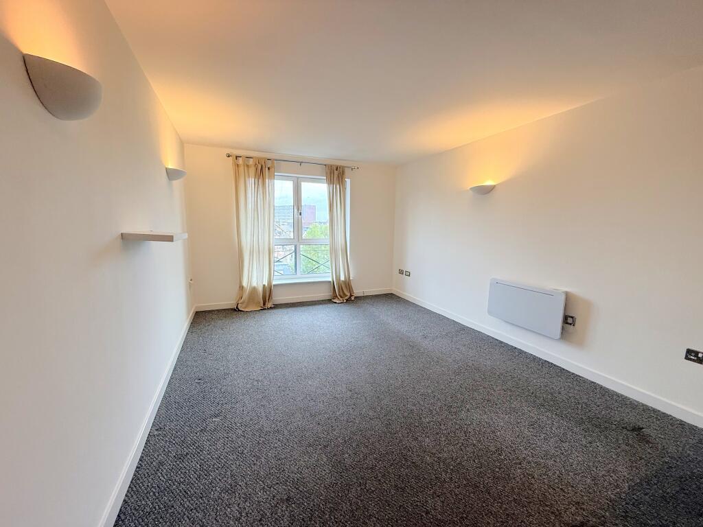 Apartment in Northampton, West Northamptonshire - View 2