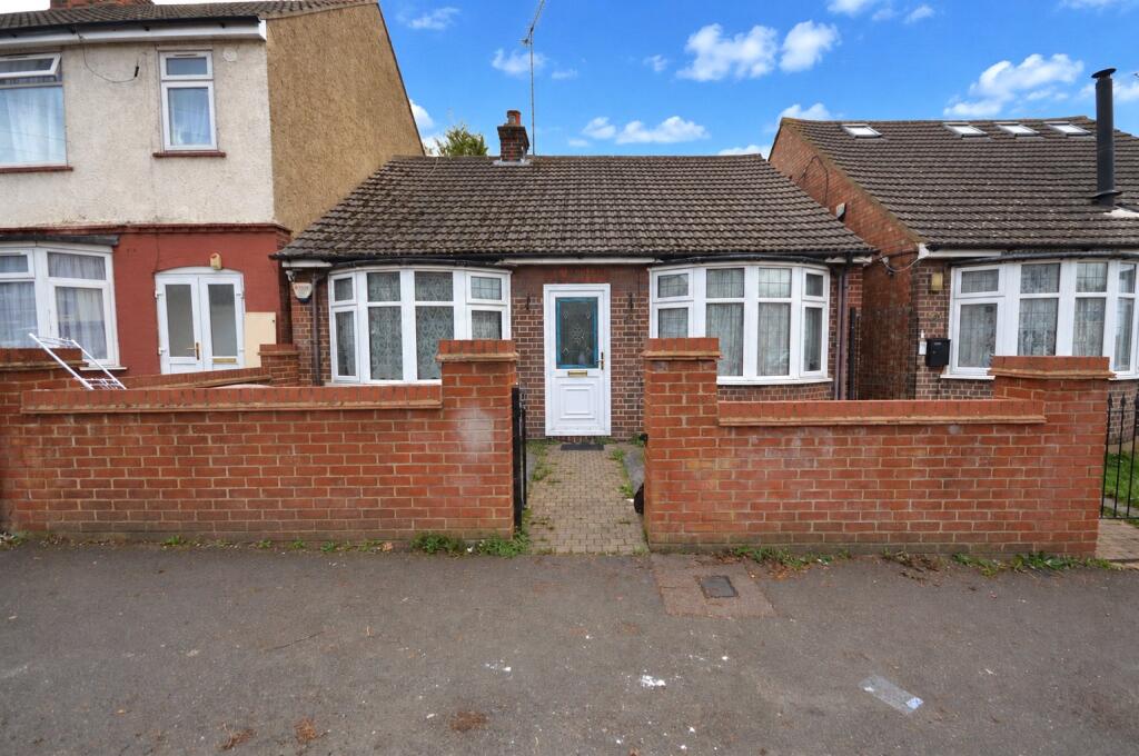 Main image of property: Beechwood Road, Luton, Bedfordshire, LU4