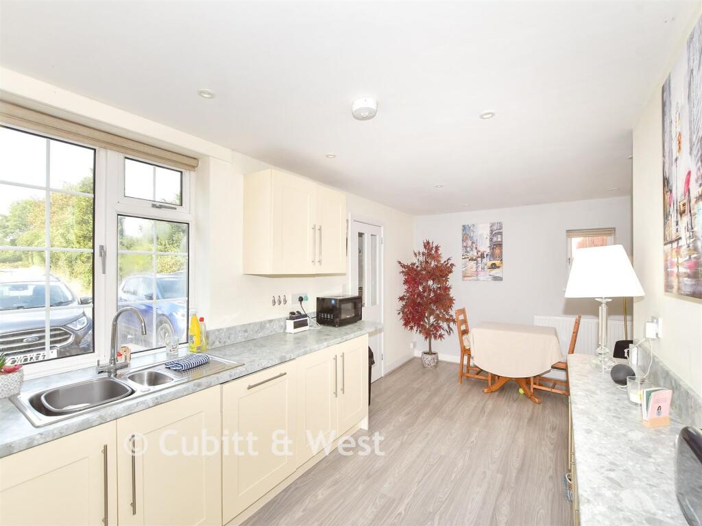 House in Redhill - View 5