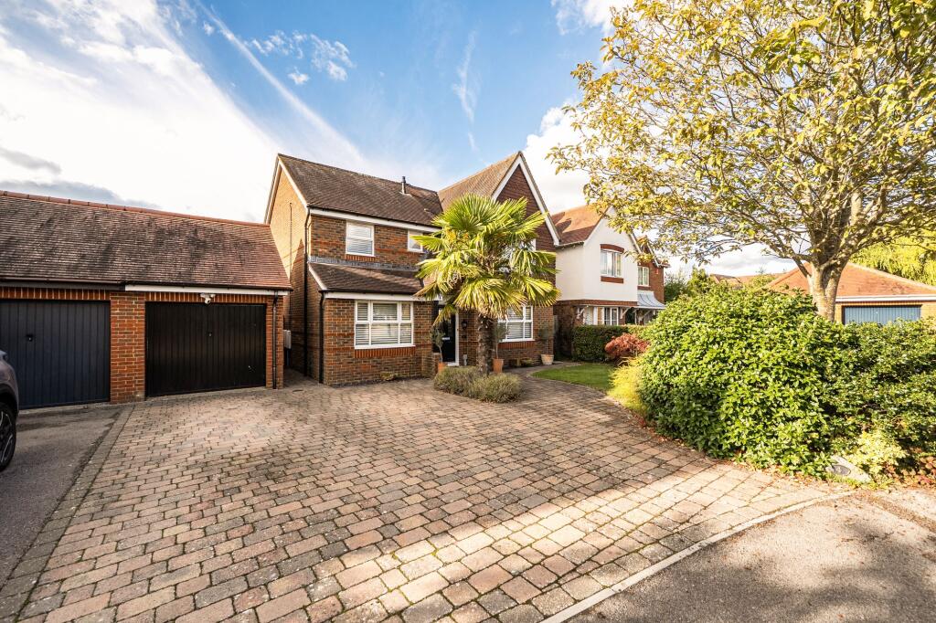 House in Horsham, Andrew's Hill, Billingshurst - View 4