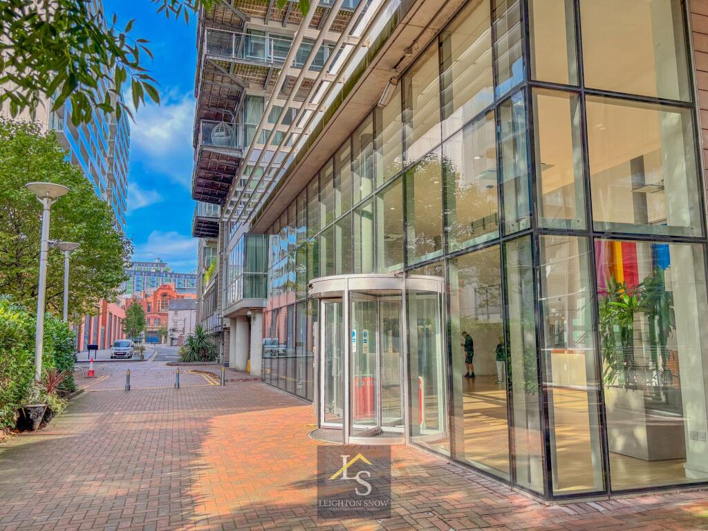 Apartment in Manchester, City Centre - View 3