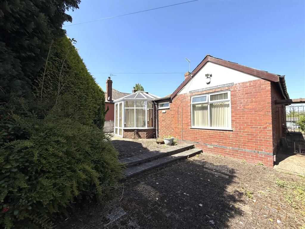 3-bed detached on Carter Lane West, South Normanton, Alfreton, £250,000