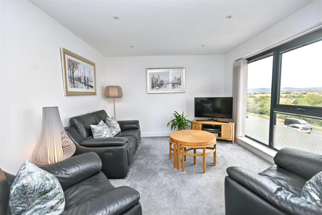 Apartment in Eastbourne, Crumbles - More