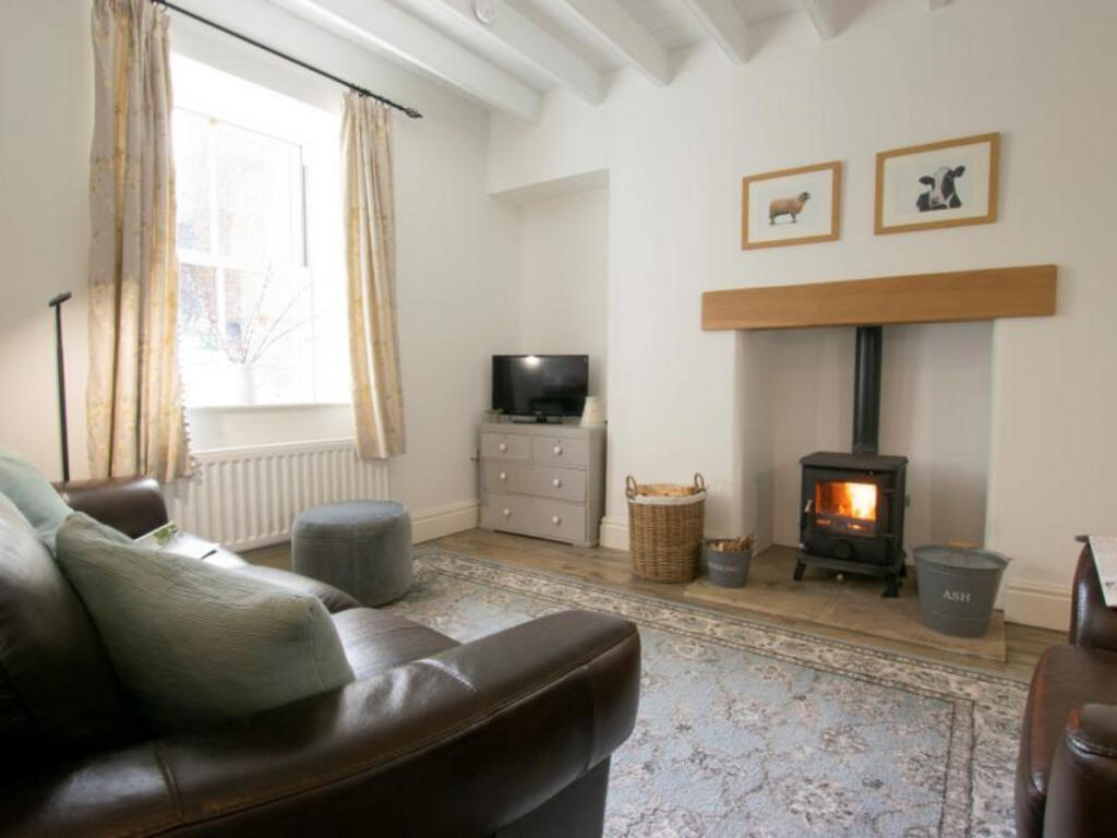 House in West Burton, Burton-cum-Walden - View 5