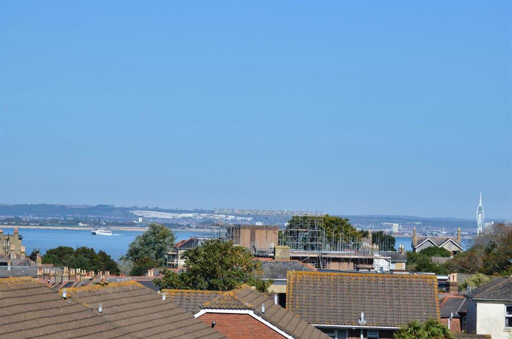 House in Ryde, Oakfield - View 5