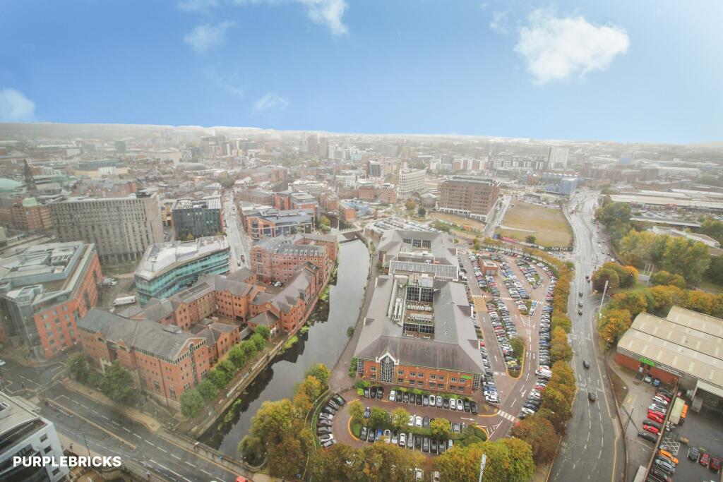 Apartment in Leeds, West Yorkshire - View 4