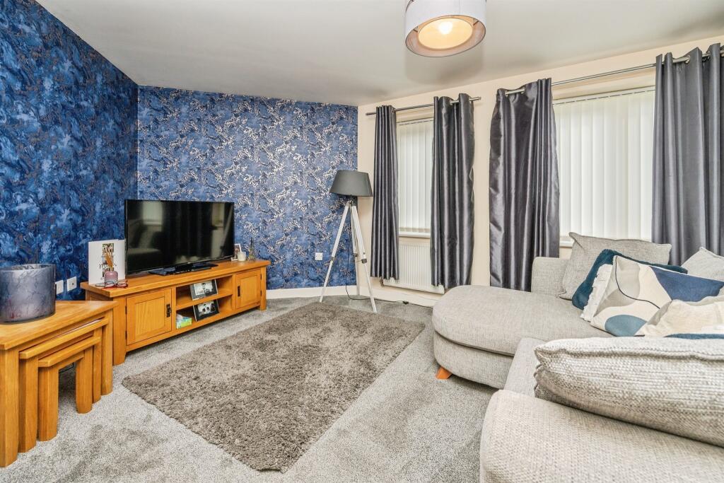 House in Birmingham, West Midlands - More