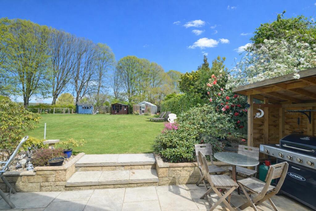 Large Gardens * Lake - View 6