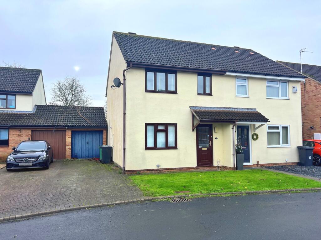 3-bed semi-detached on Hazel Close, Gloucester, GL2, £300,000