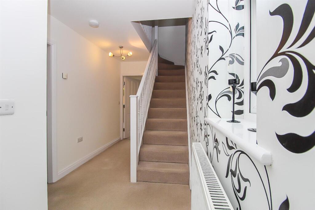 Springwood Court, Morley, Leeds photo 4