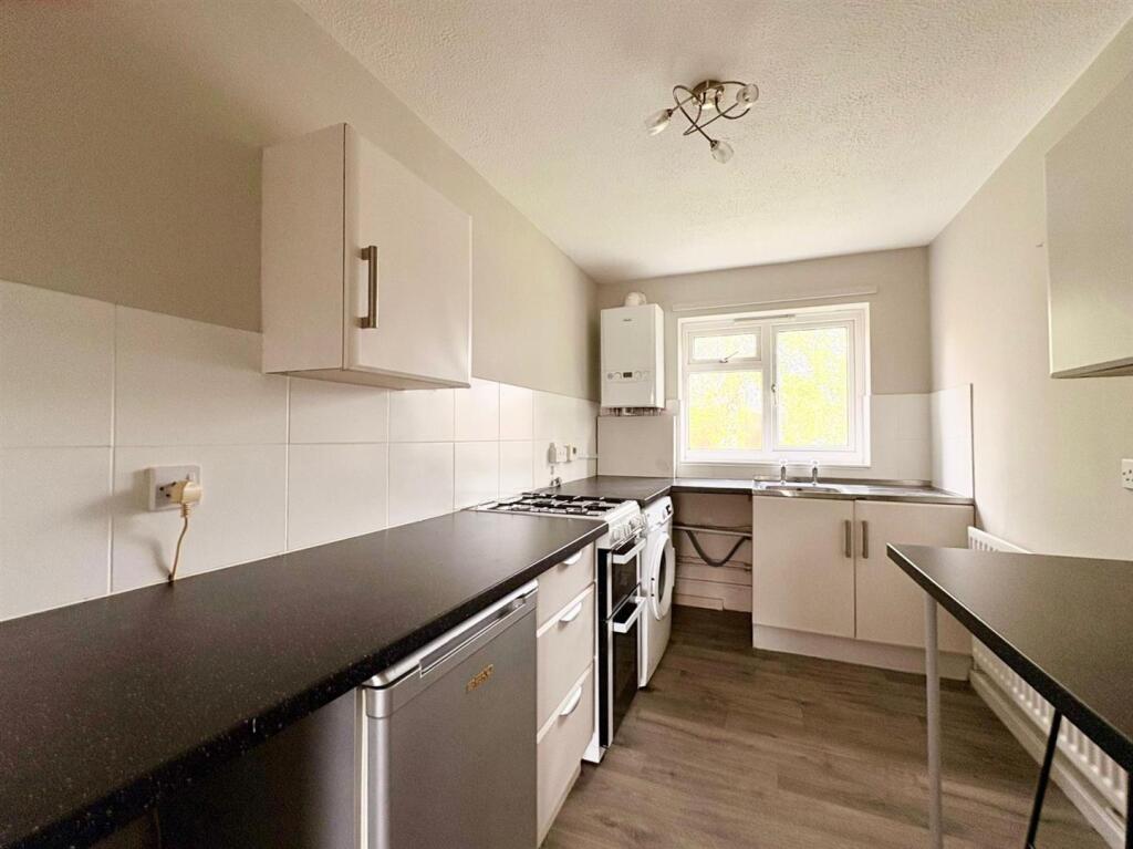 Apartment in Fareham, Hampshire - View 3