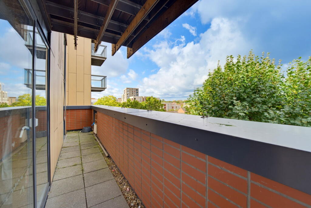 Apartment in Twickenham - More