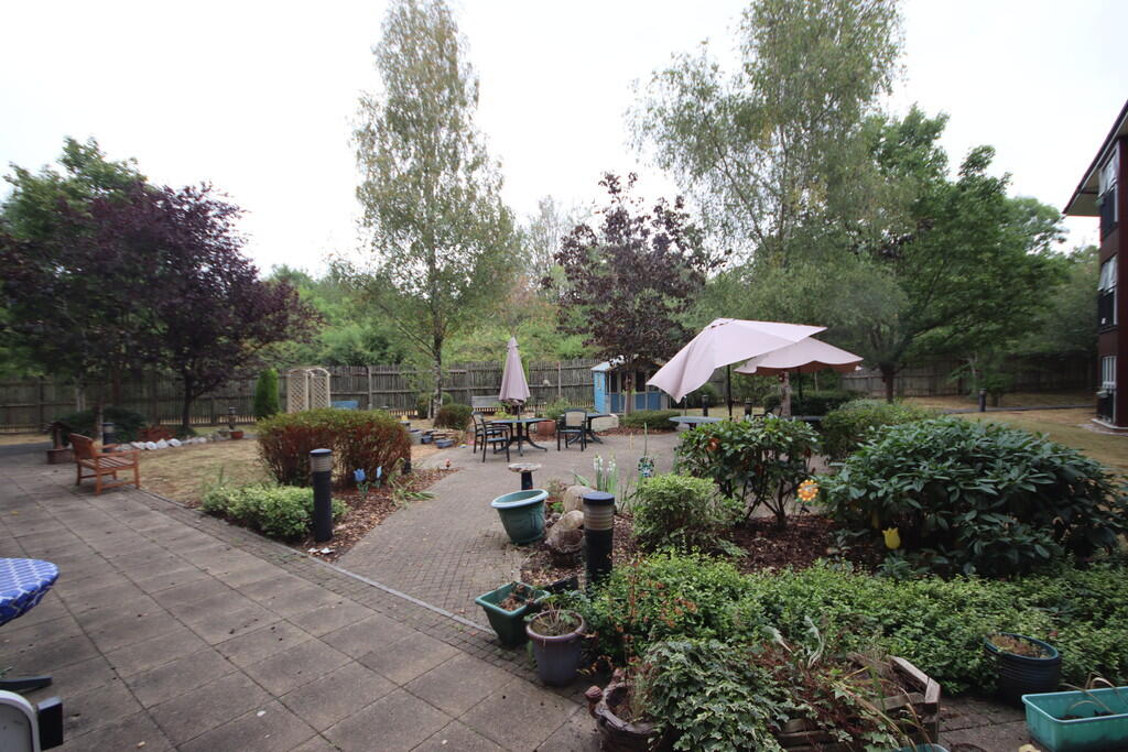 Apartment in Horsham, Tedfold, Billingshurst - More