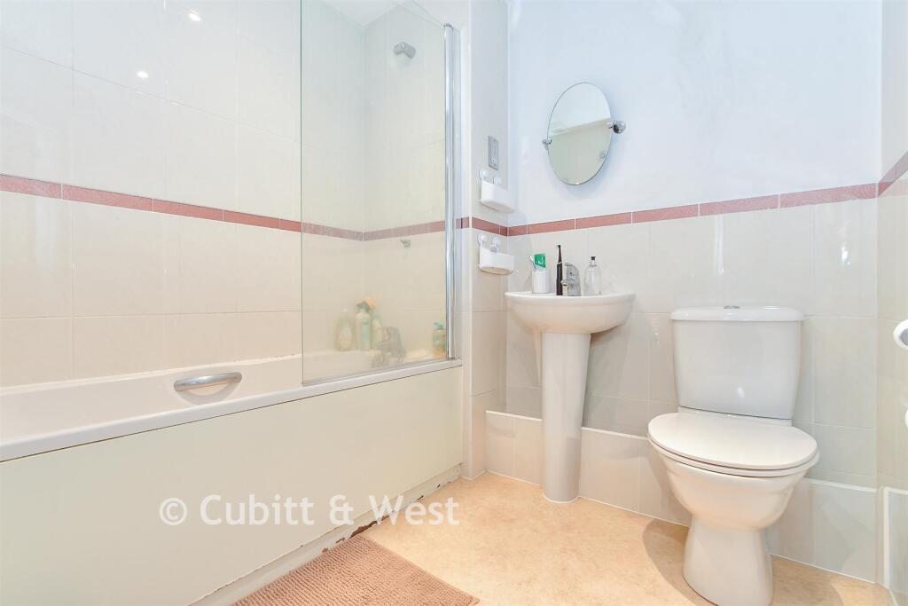 Apartment in Redhill - View 5