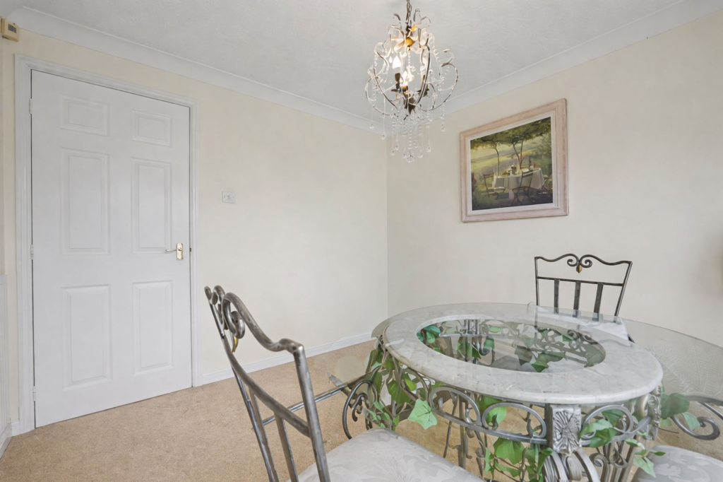 Eglantine Close, Oadby, LE2 - View 5