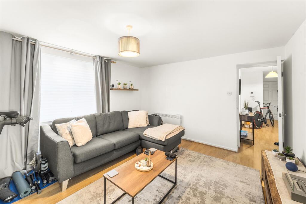 Apartment in Trafford, Greater Manchester - View 5