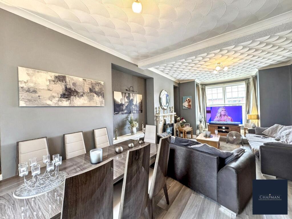 House in Porth - More
