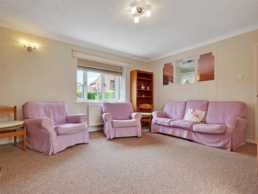 53 King Richard Drive photo 4