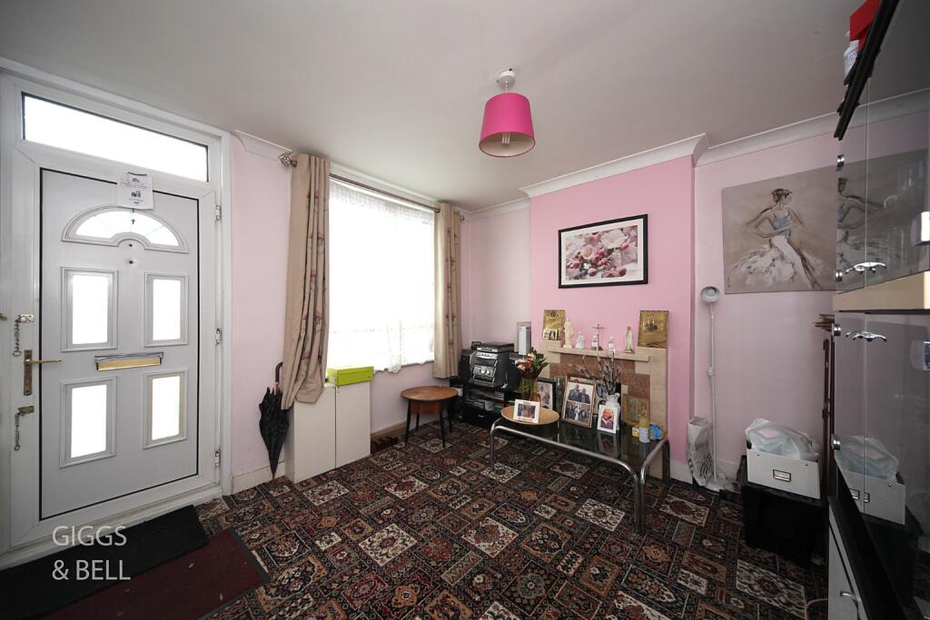 Bury Park Road, Luton, Bedfordshire, LU1 1HD photo 2