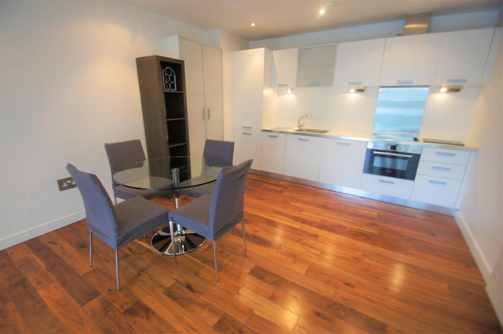 Apartment in Manchester, City Centre - View 5