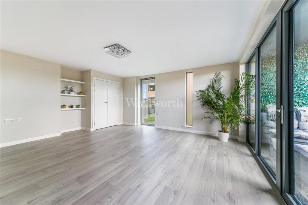 Main image of property: Bromley Road, London, SE6