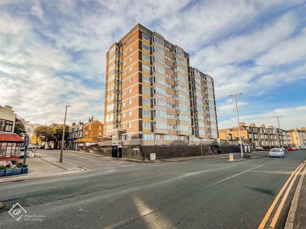 1-bed flat on Marine Road East, Morecambe, £85,000