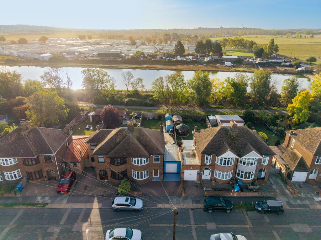Park Road, Sheerness, ME12 1UY photo 2