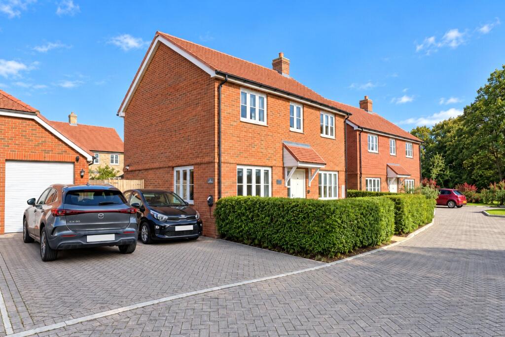 4-bed detached on Lapwing View, Hailsham, East Sussex, BN27, £490,000