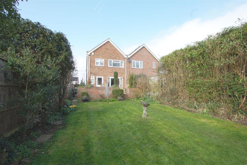 House in Basildon, Havering's Grove, Billericay - View 4