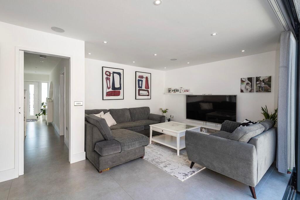 Brasted Close, Bexleyheath, DA6 photo 4