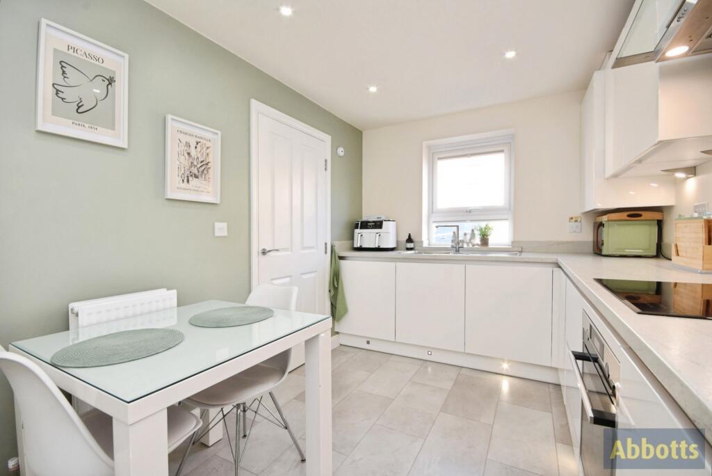 Bartons Avenue, Hullbridge, Hockley, Essex, SS5 photo 4